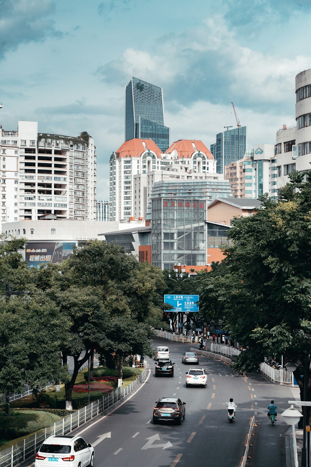 a city street filled with lots of traffic and tall buildings