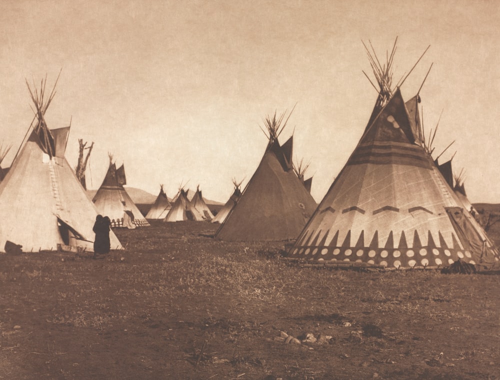a group of teepees sitting in a field next to each other