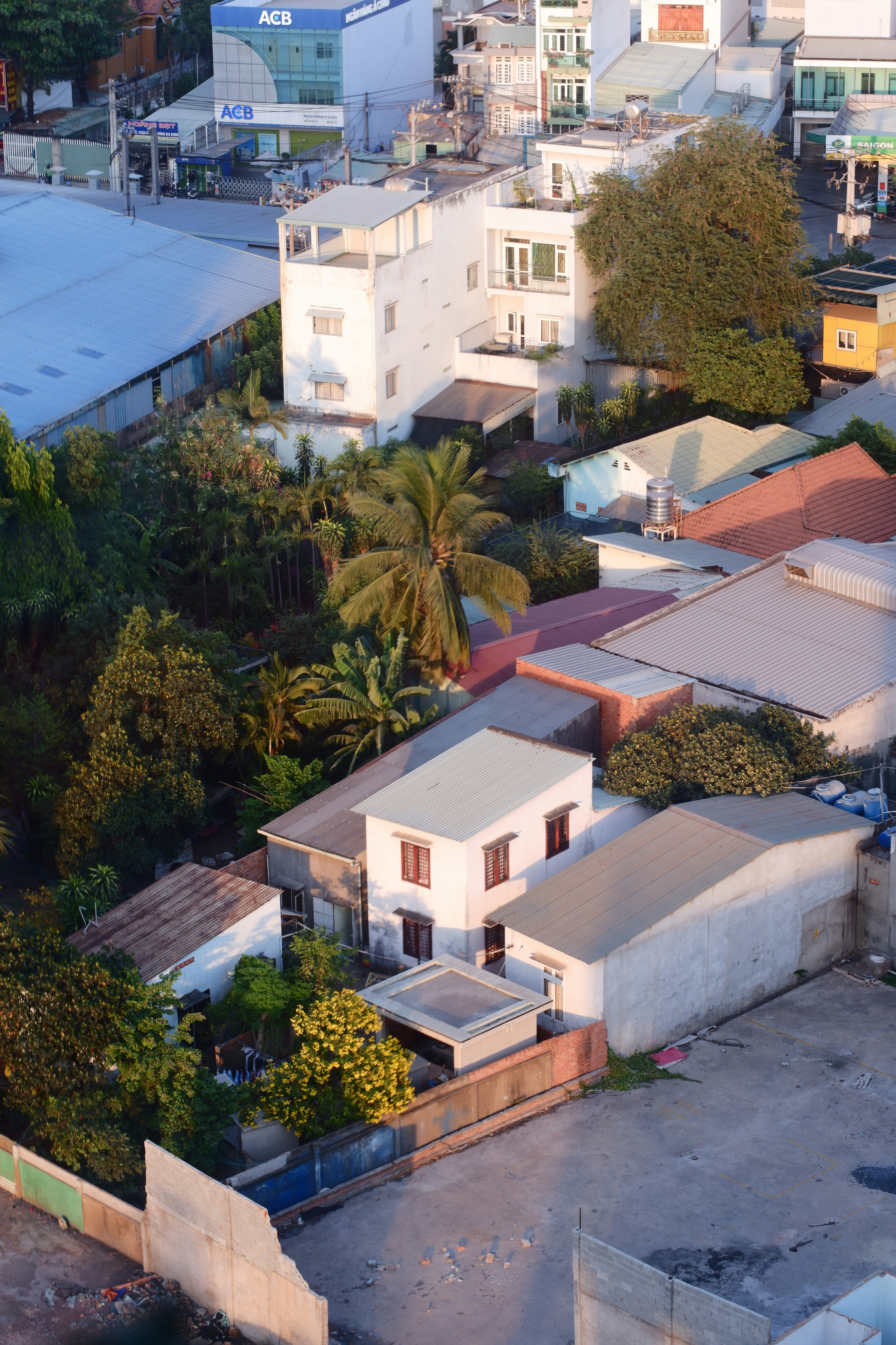 pemandangan udara kota dengan banyak rumah