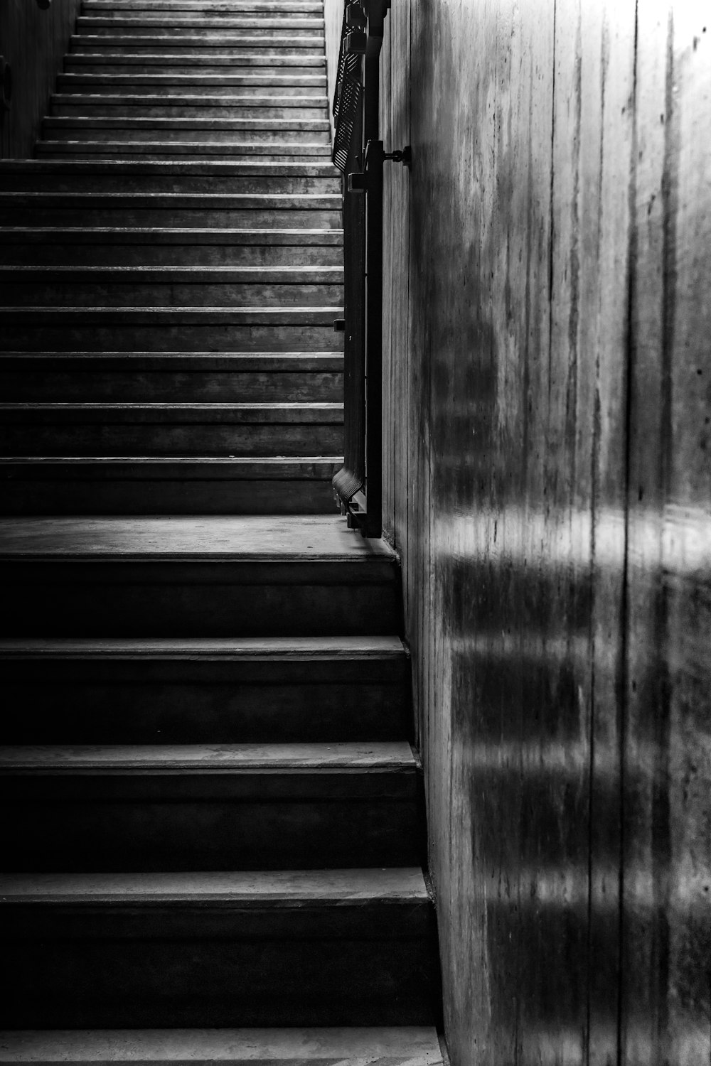 a black and white photo of some stairs