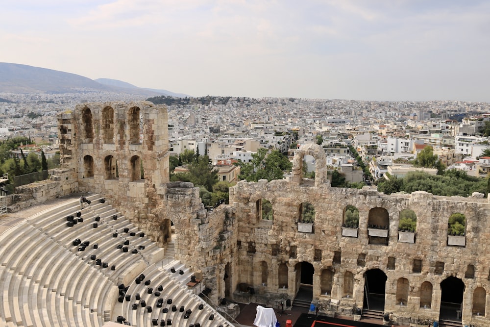 Una veduta della città dall'alto di un edificio