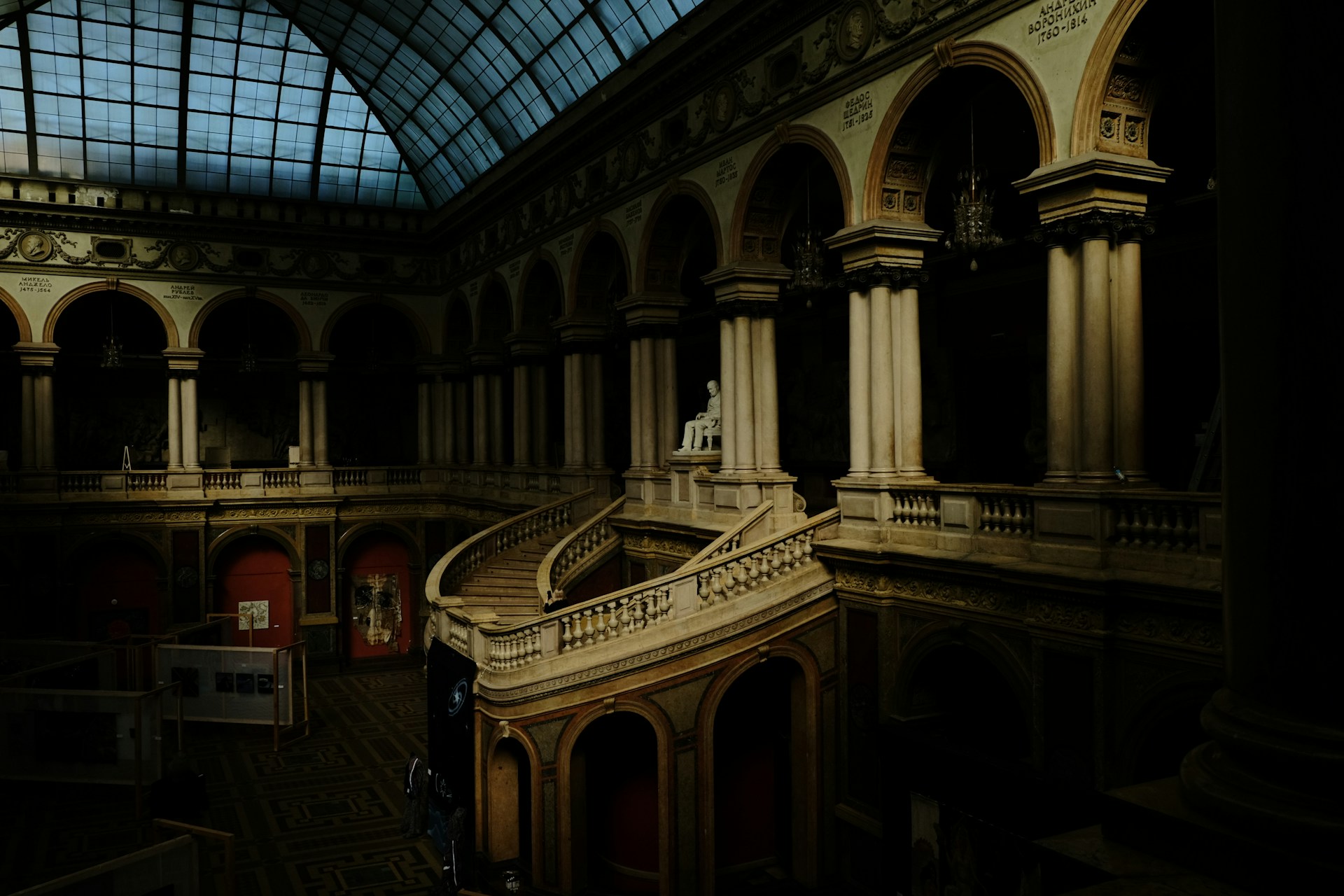 a very large building with a very high ceiling