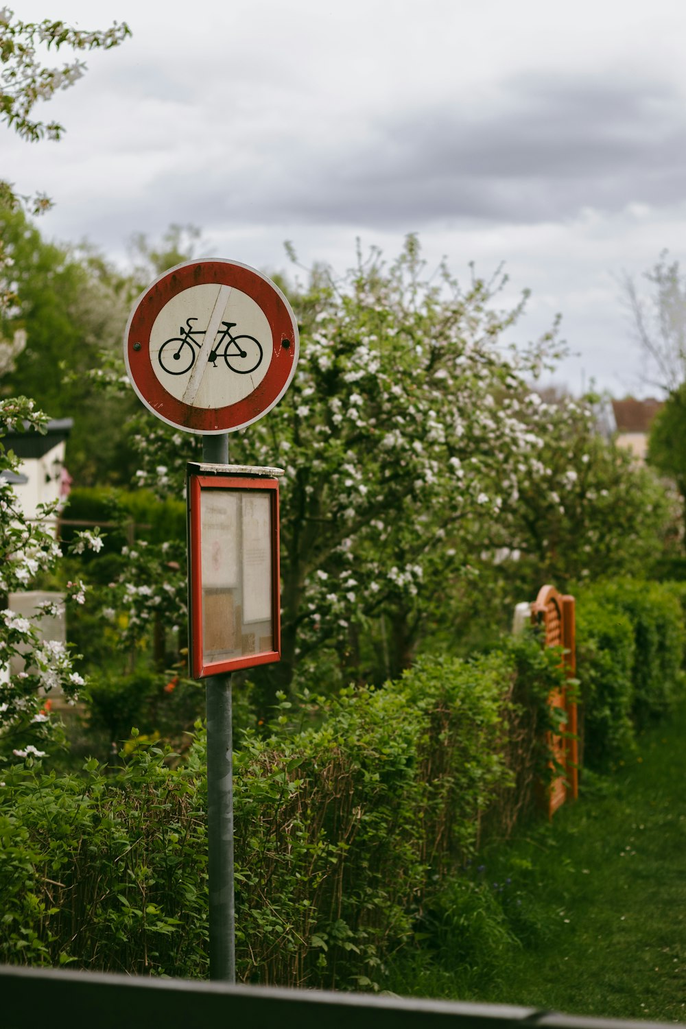 a street sign with a bicycle on it