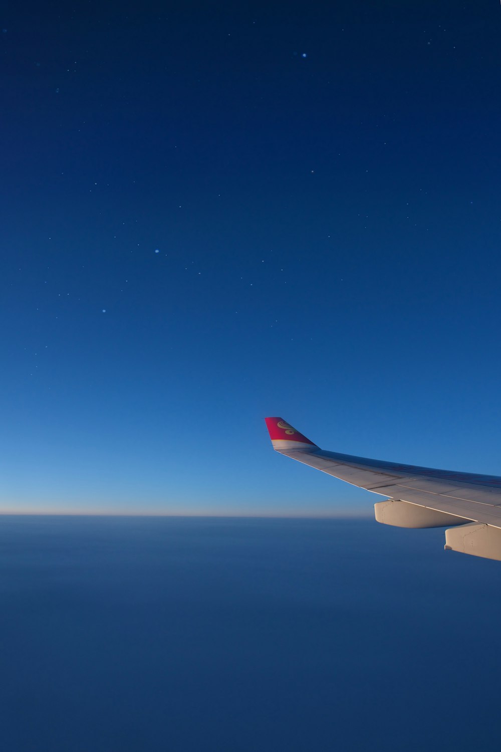 a view of the wing of an airplane at night