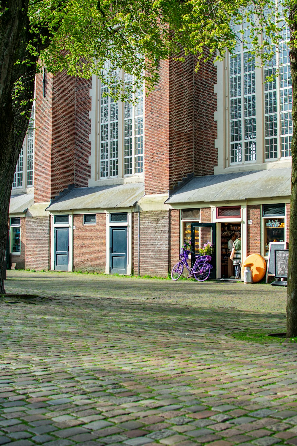 a brick sidewalk with a building in the background