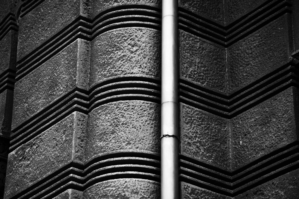 a black and white photo of a building