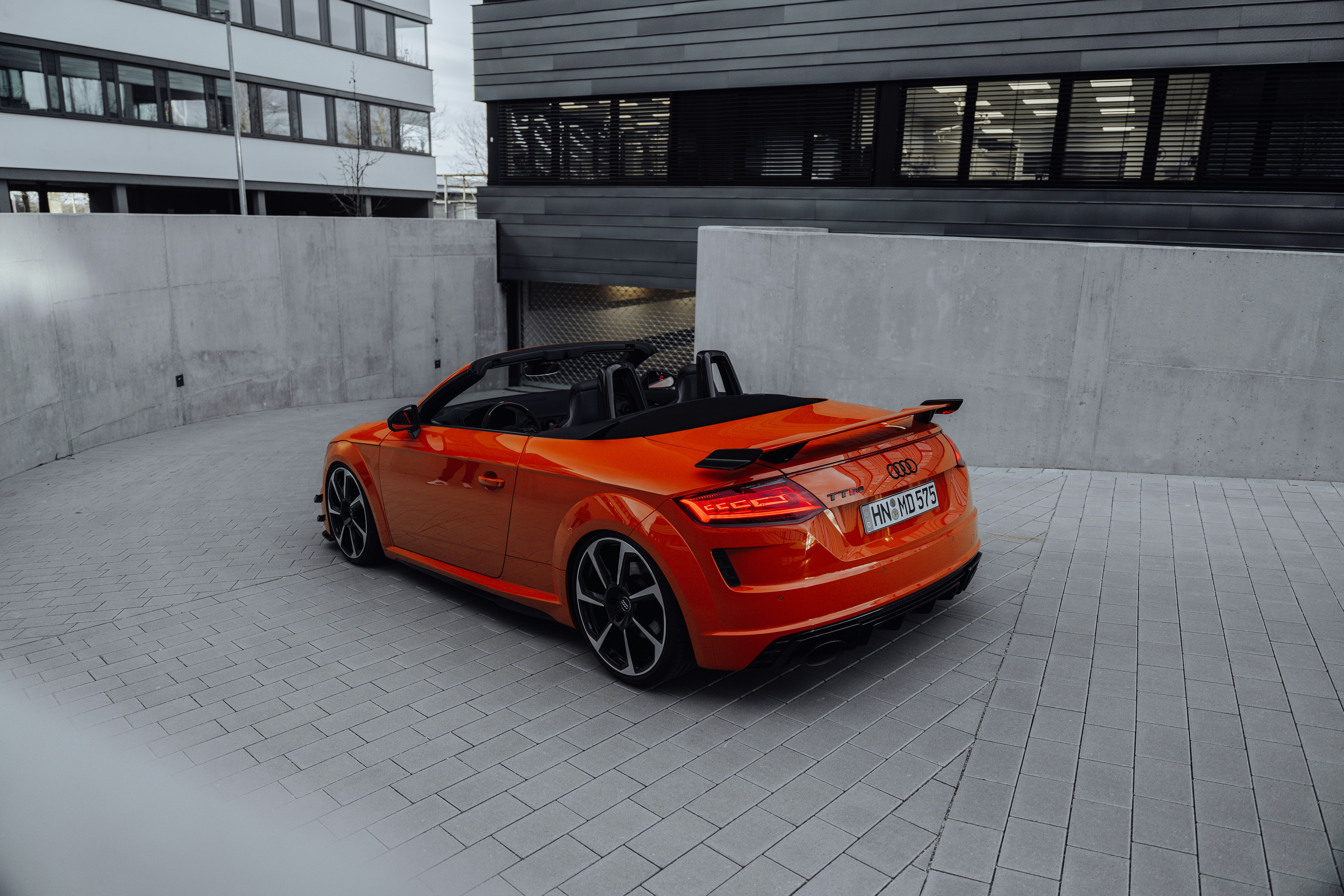 차량 구독서비스 선택할 때 고려할 점 - an orange sports car parked in front of a building