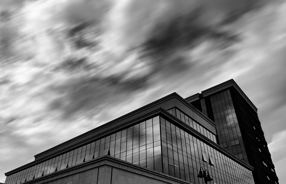 a black and white photo of a building