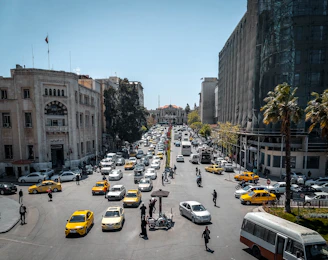 a busy city street filled with lots of traffic