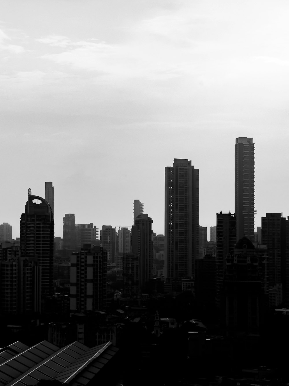 a black and white photo of a city skyline