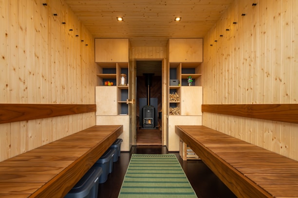 a long row of wooden benches sitting next to each other