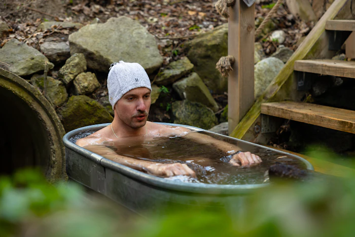 Insulated cold plunge