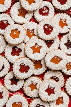 Dulce de Leche Linzer Cookies