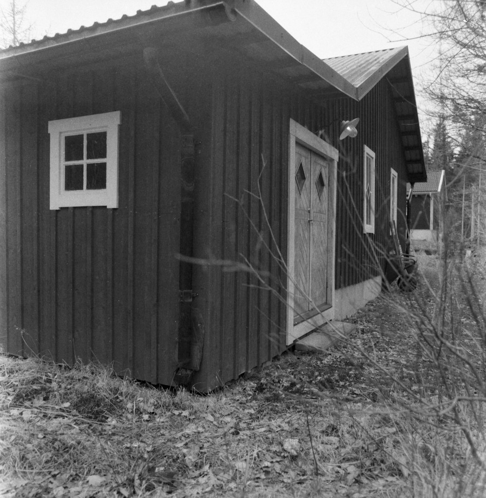 a black and white photo of a small building