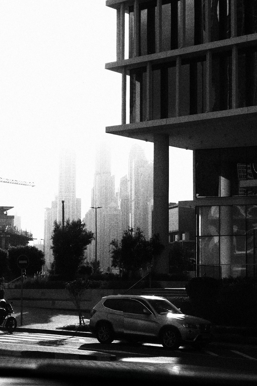 a black and white photo of a city street