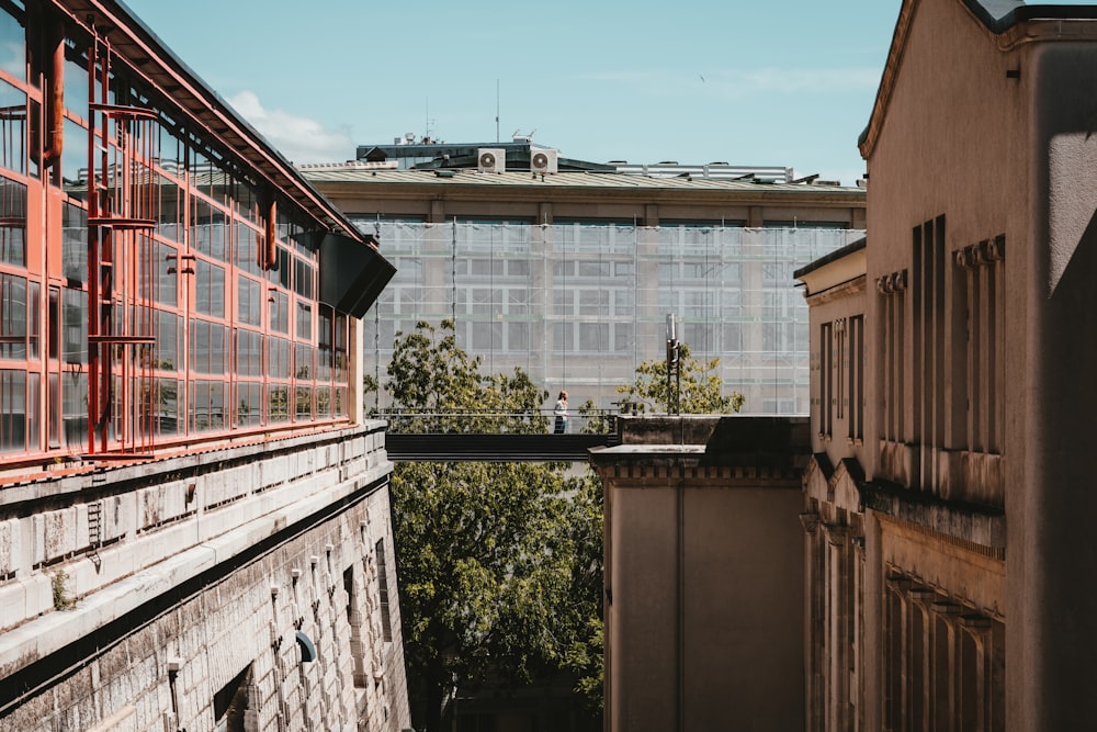 Una vista de una ciudad desde un edificio alto