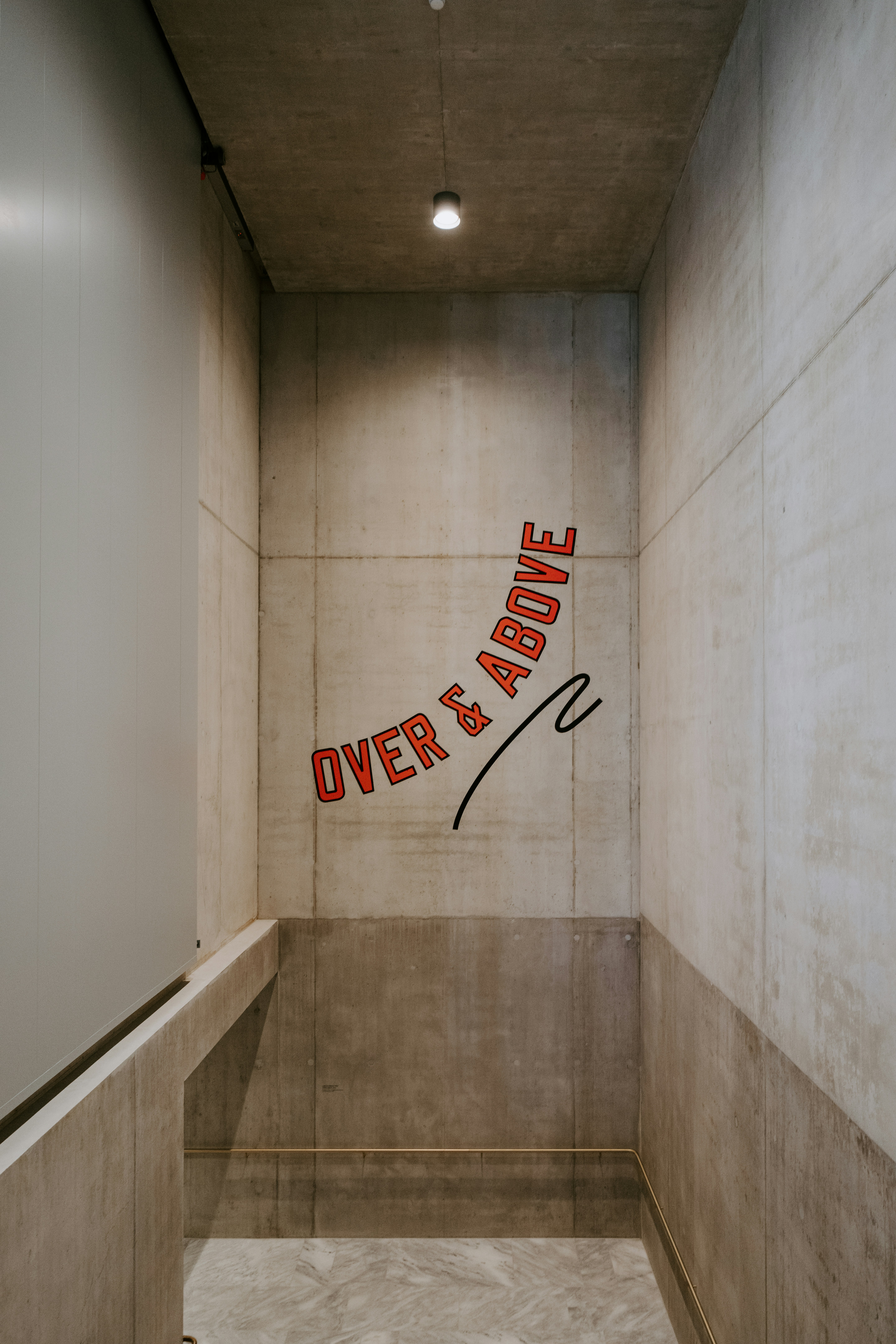 a sign that is on the side of a wall