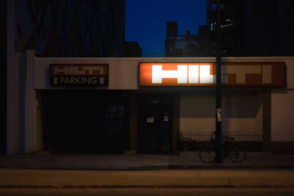 a building with a sign that says hiit parking