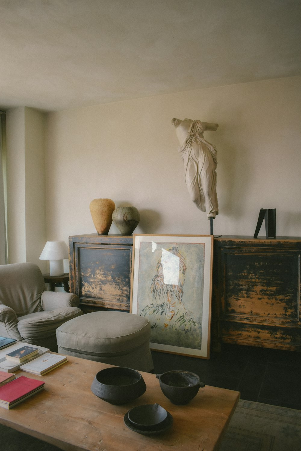 a living room filled with furniture and a painting