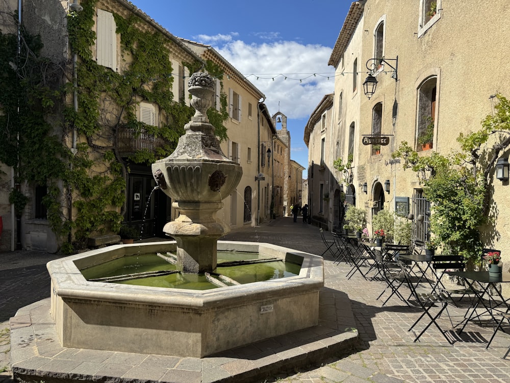 a fountain in the middle of a courtyard
