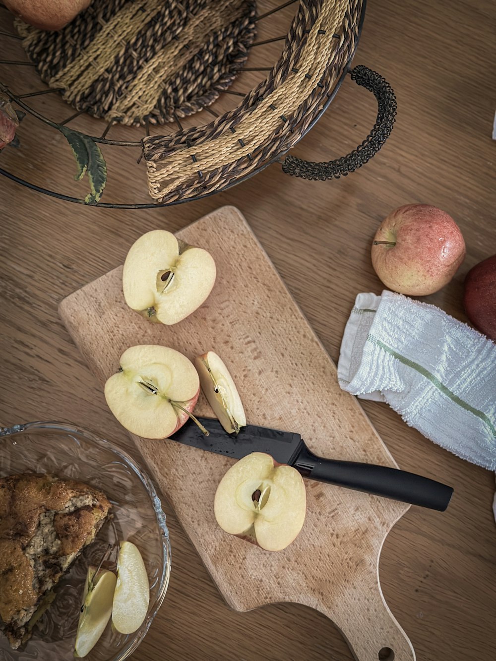 a cutting board topped with apples and a knife