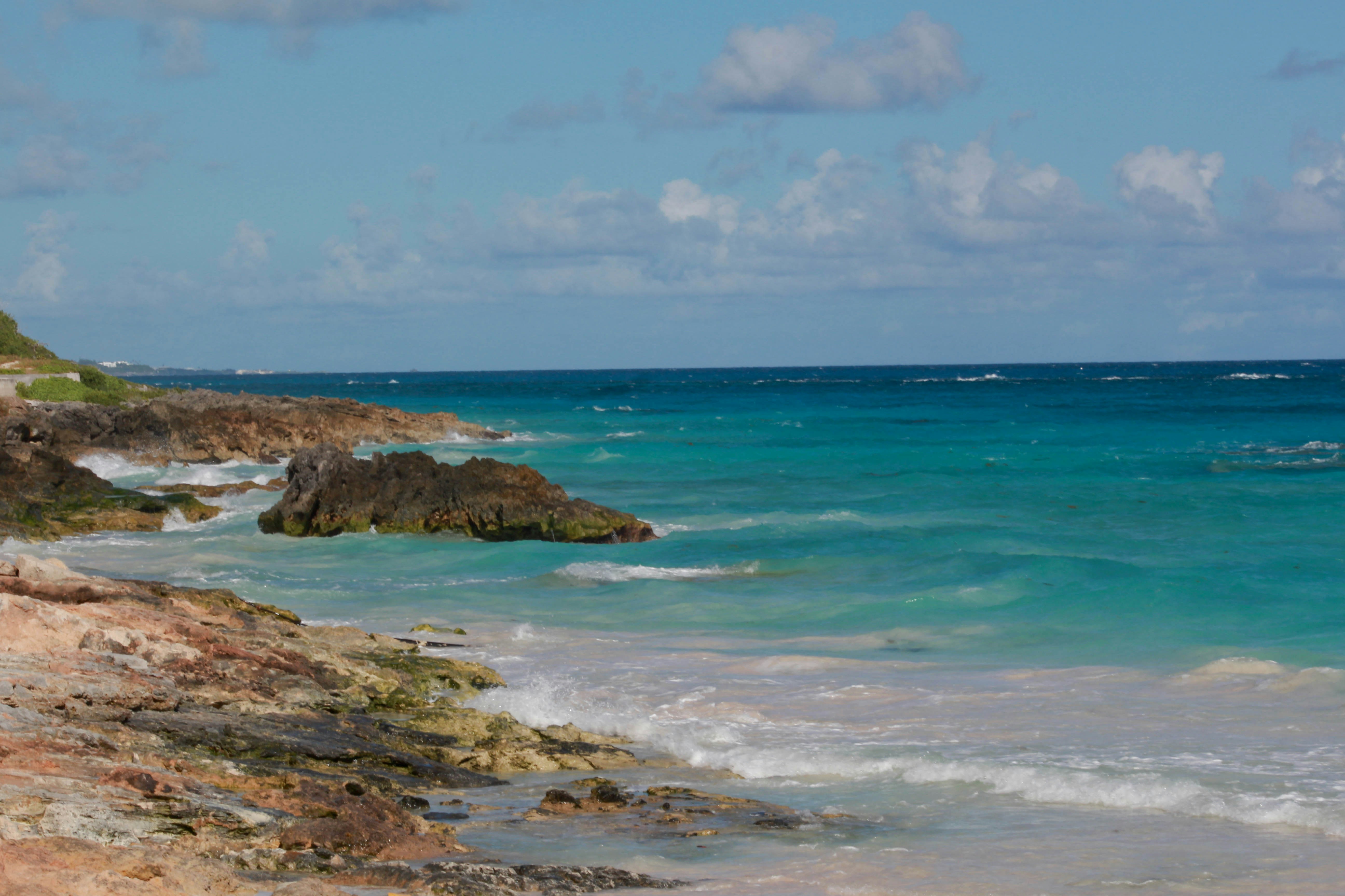 Stay online in the Bermuda with a prepaid eSIM from eSIMlii. Instant activation, no roaming charges, and reliable coverage.