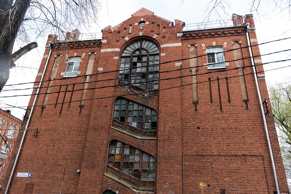 a tall red brick building with lots of windows