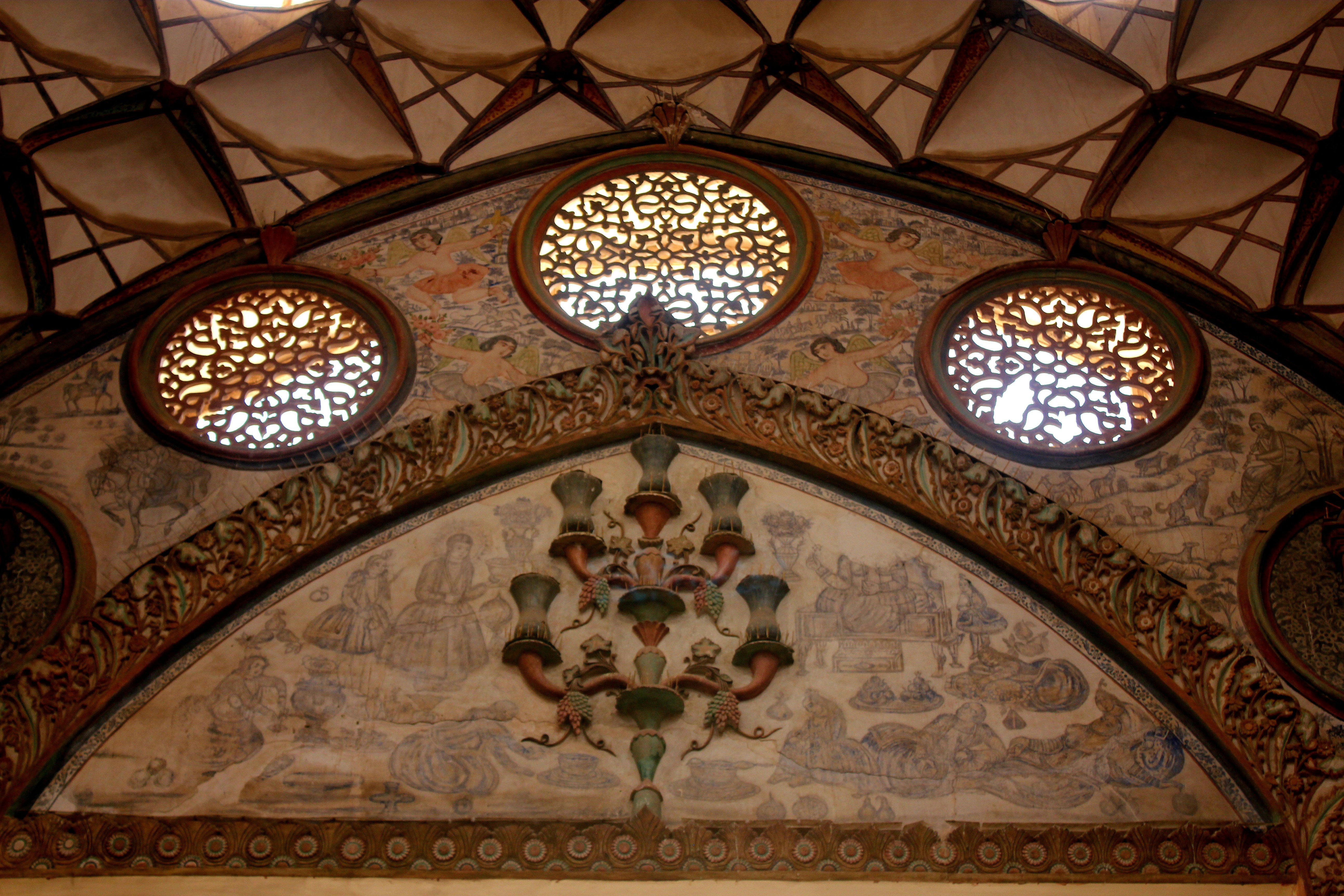 MGÜ’de Geleneksel Türk Sanatlarını Buluşturan “100+2 Şehirler Arası Karma Sergi” Açıldı - Kültür-Sanat haberi görseli