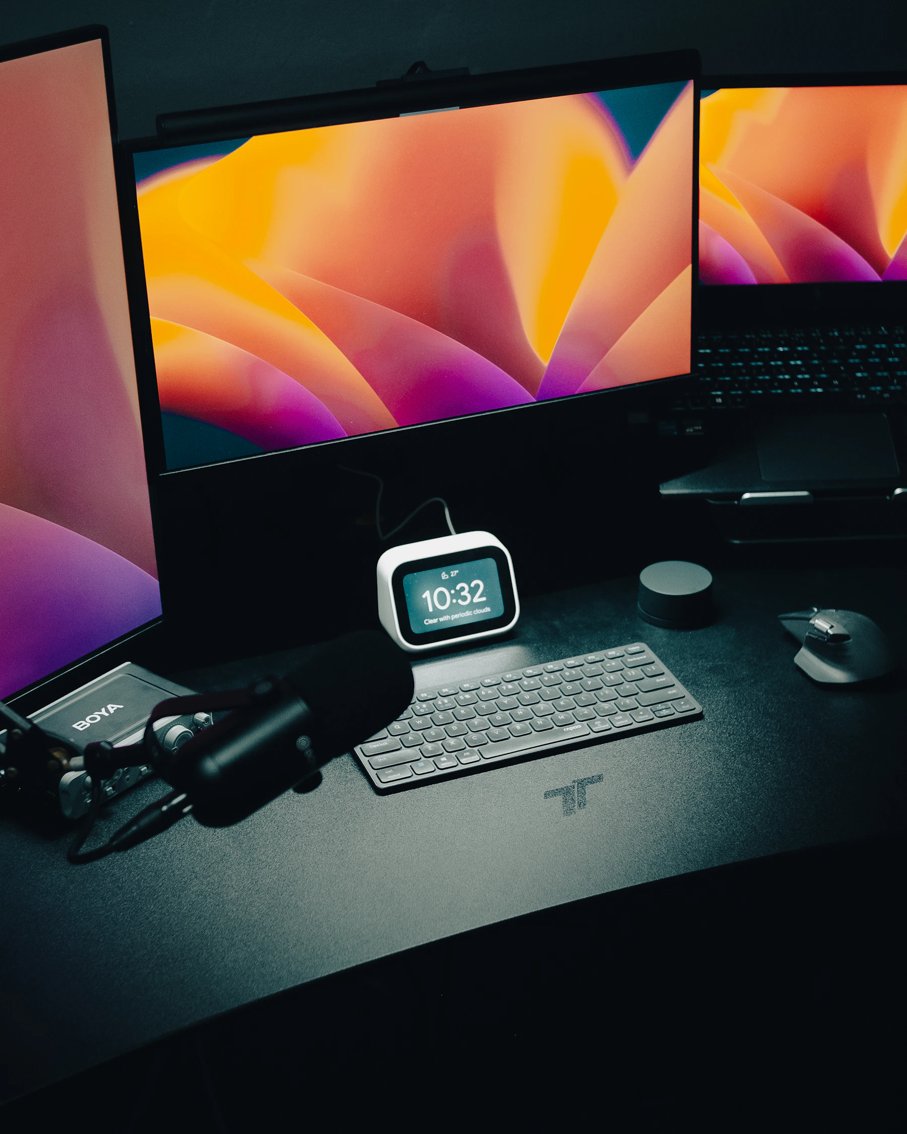 Gaming desk with dual monitors, keyboard, mouse and microphone in a refined gaming setup