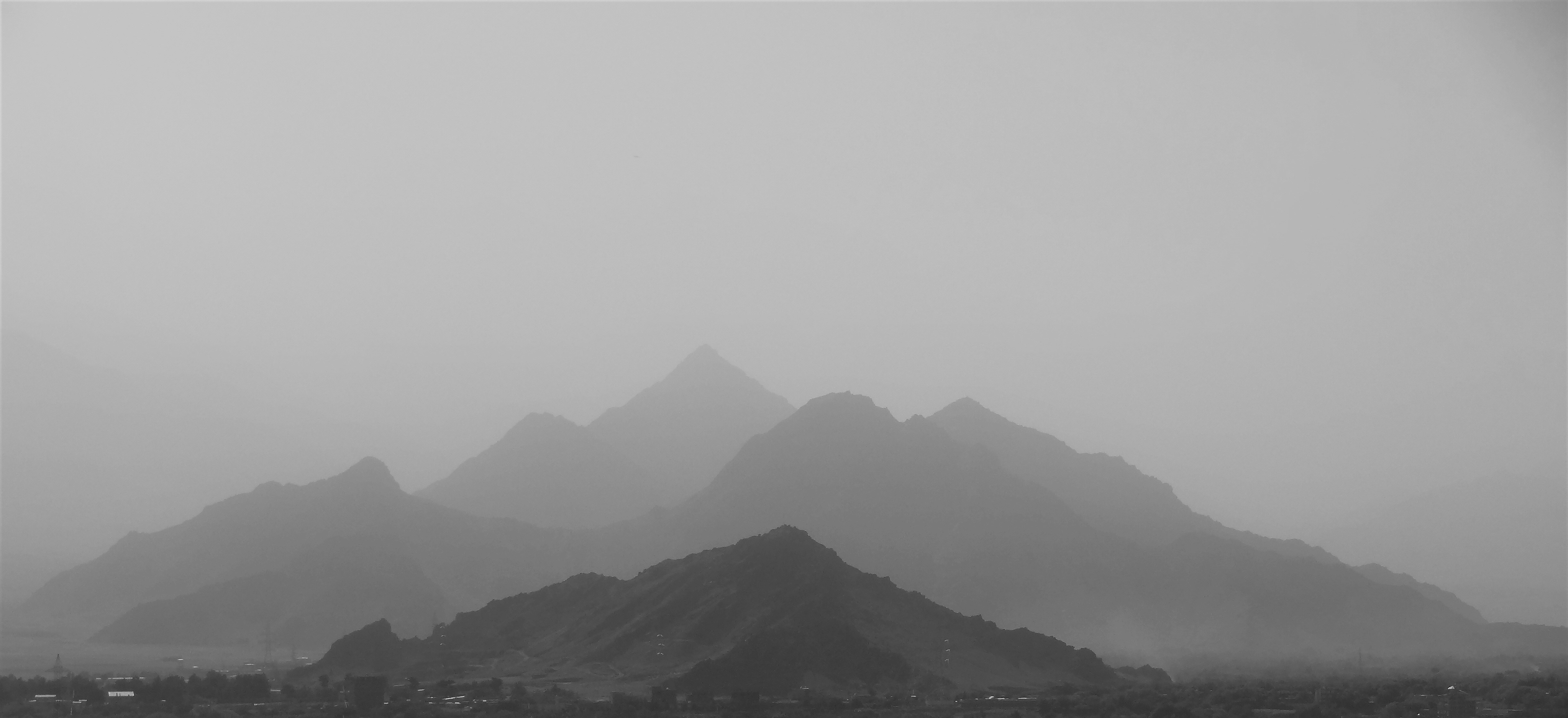 a black and white photo of a mountain range, 