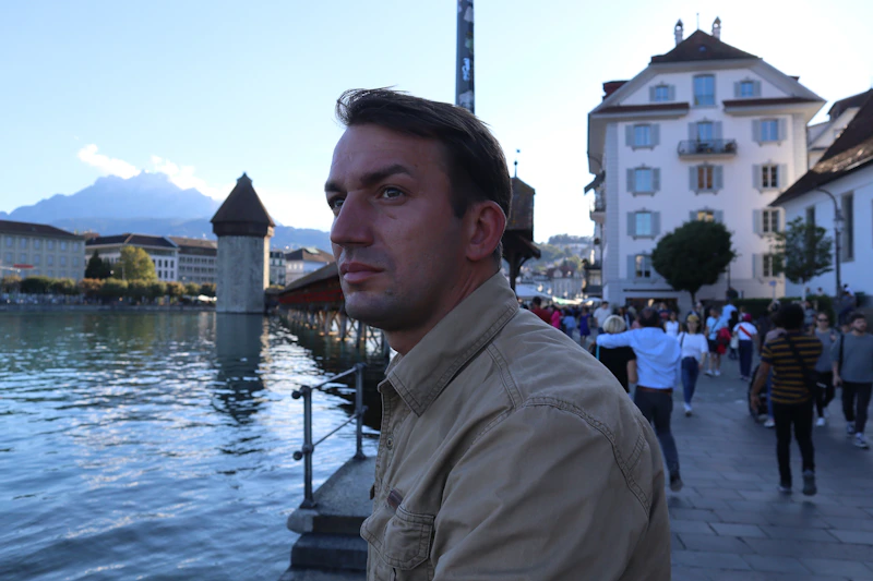 sugar baby disfrutando de las vistas costeras en una cita de lujo