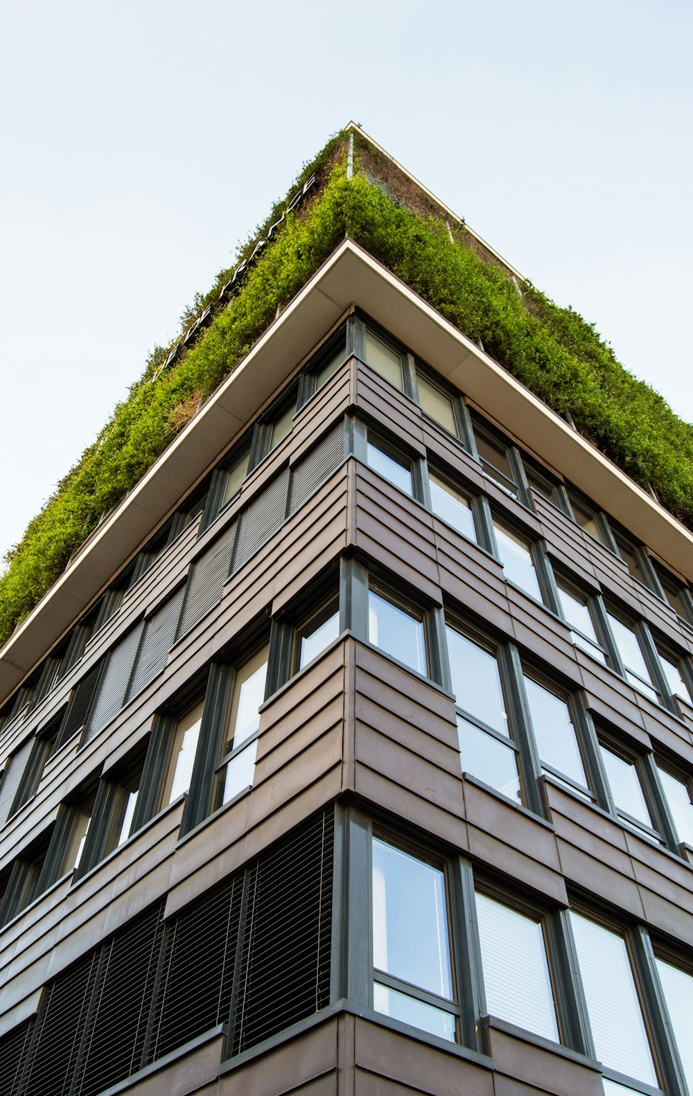a very tall building with a green roof
