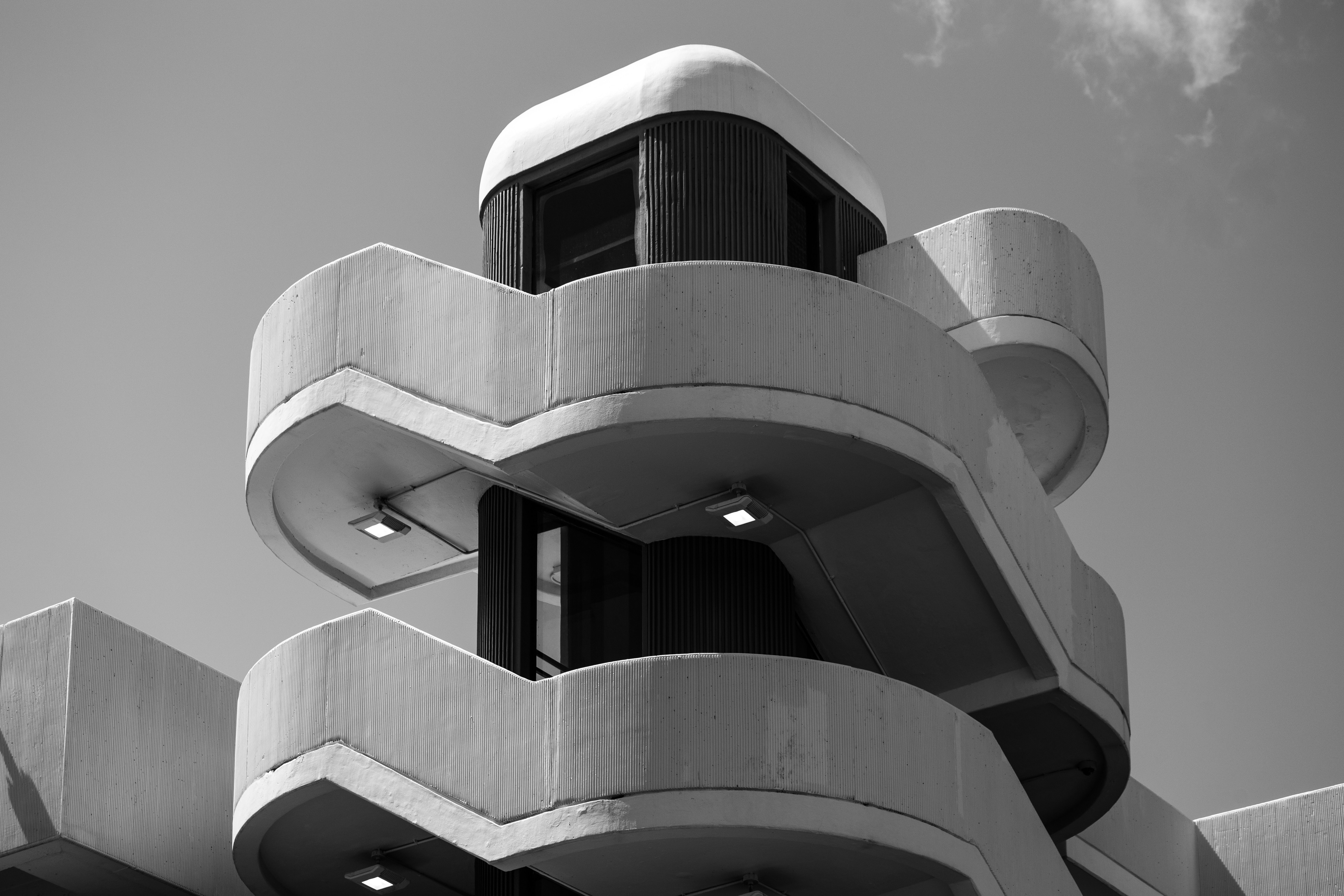 a black and white photo of a building