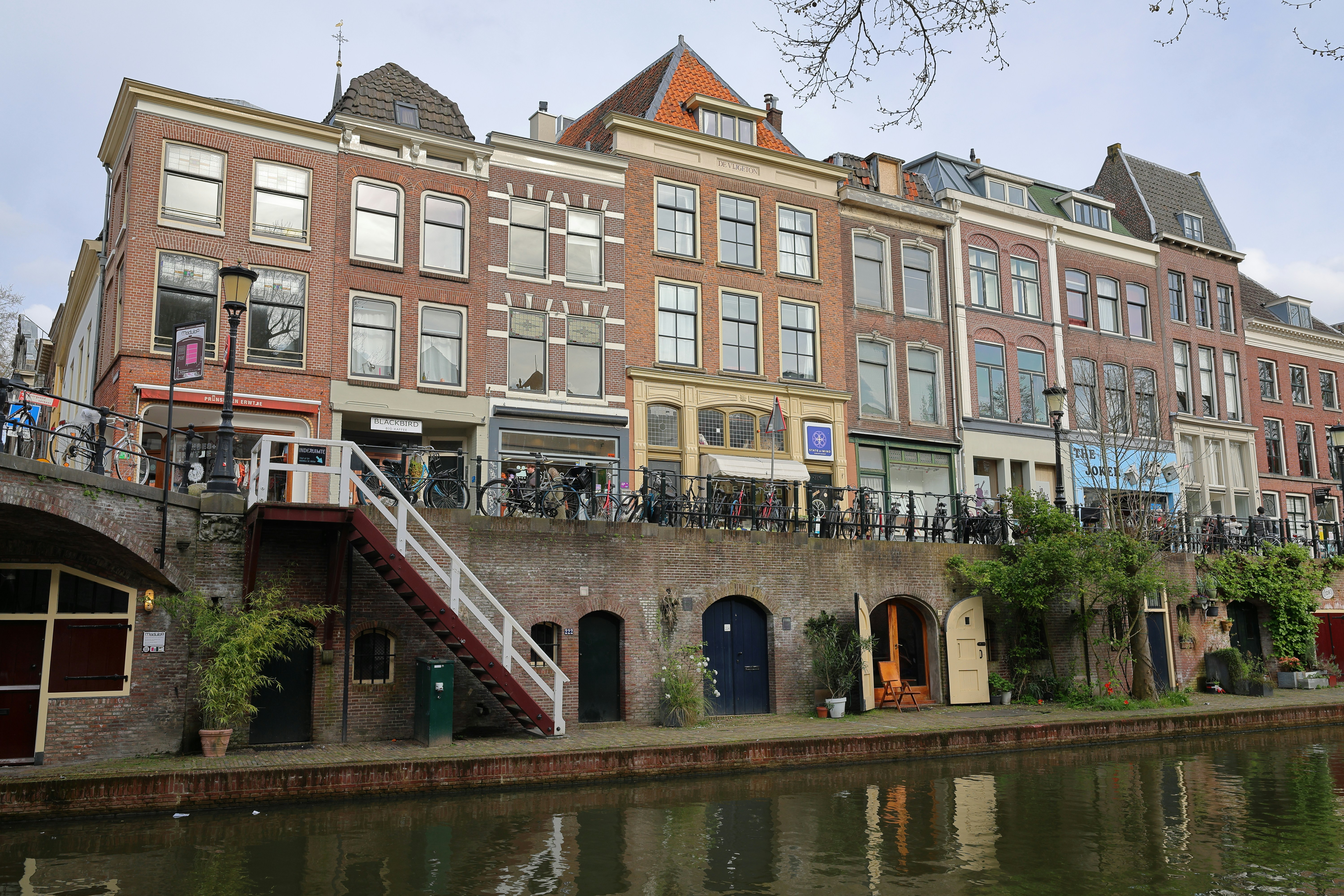 a row of buildings next to a body of water, 