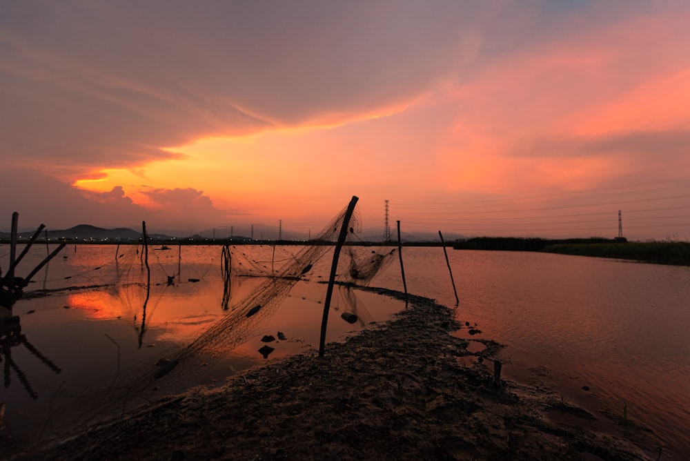 a fishing net sitting in the middle of a body of water