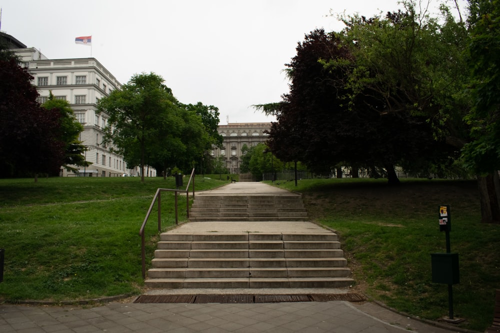 a set of steps leading up to a building