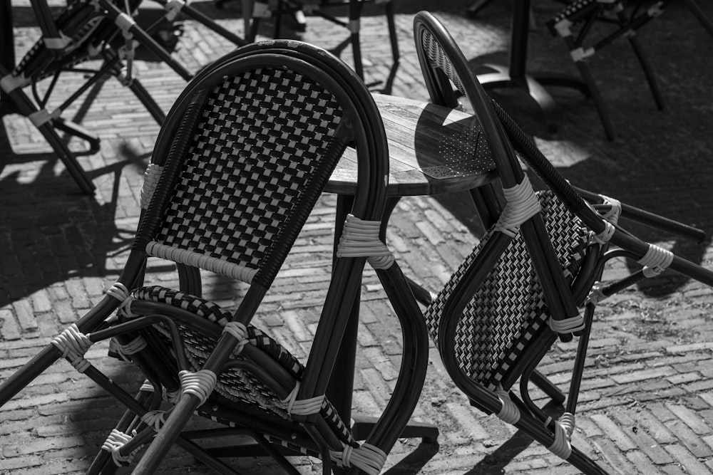 a row of chairs sitting on top of a brick floor