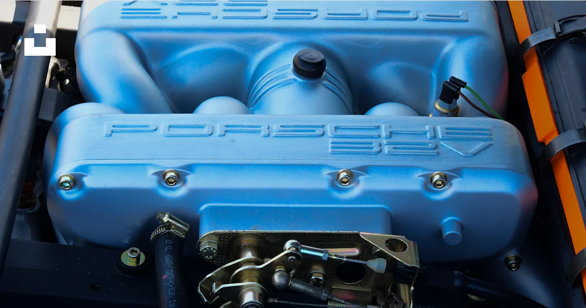 Rust Blue Engine A close up of a blue engine in a vehicle photo – Free Car Image on Unsplash