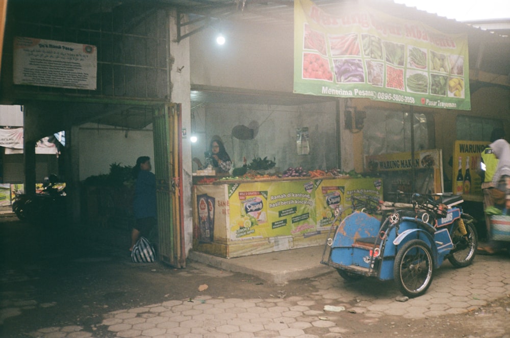 a motorcycle parked in front of a food stand