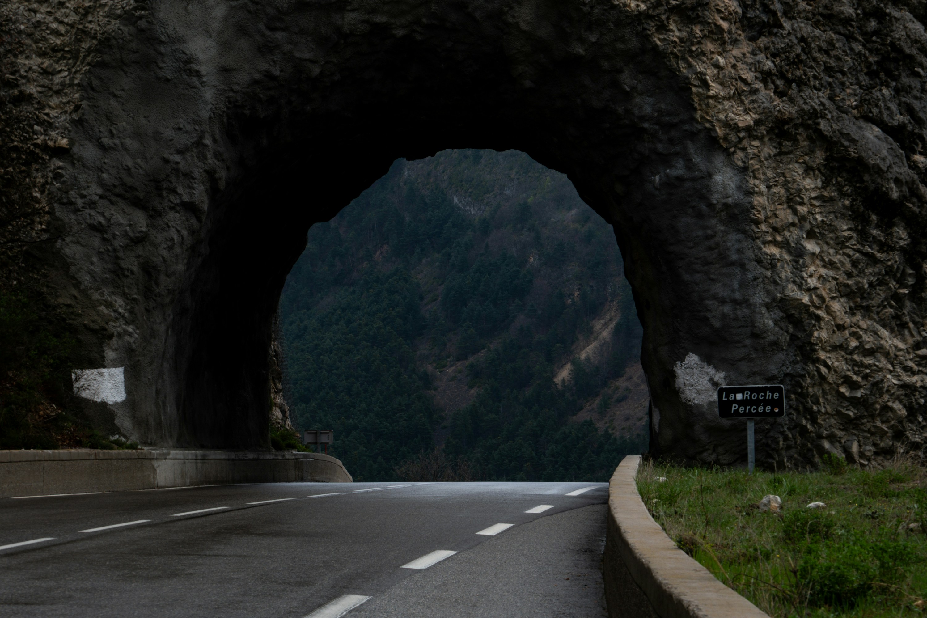 Kinder, die für einen guten Zweck basteln