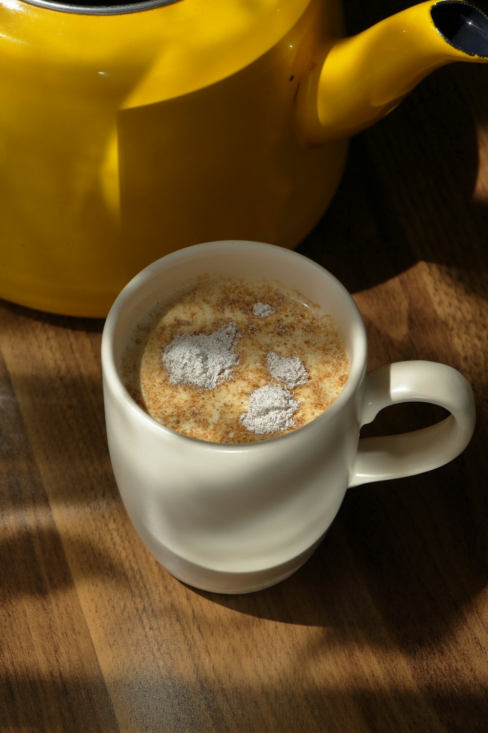 a cup of coffee with powdered sugar in it