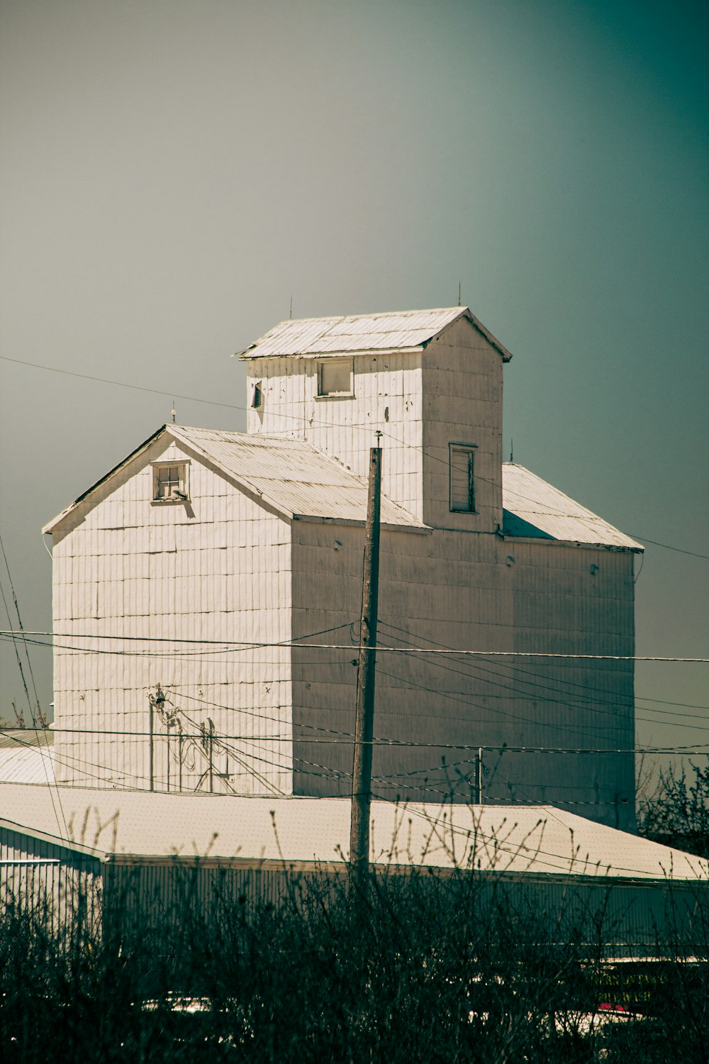 a large white building sitting next to a tall building