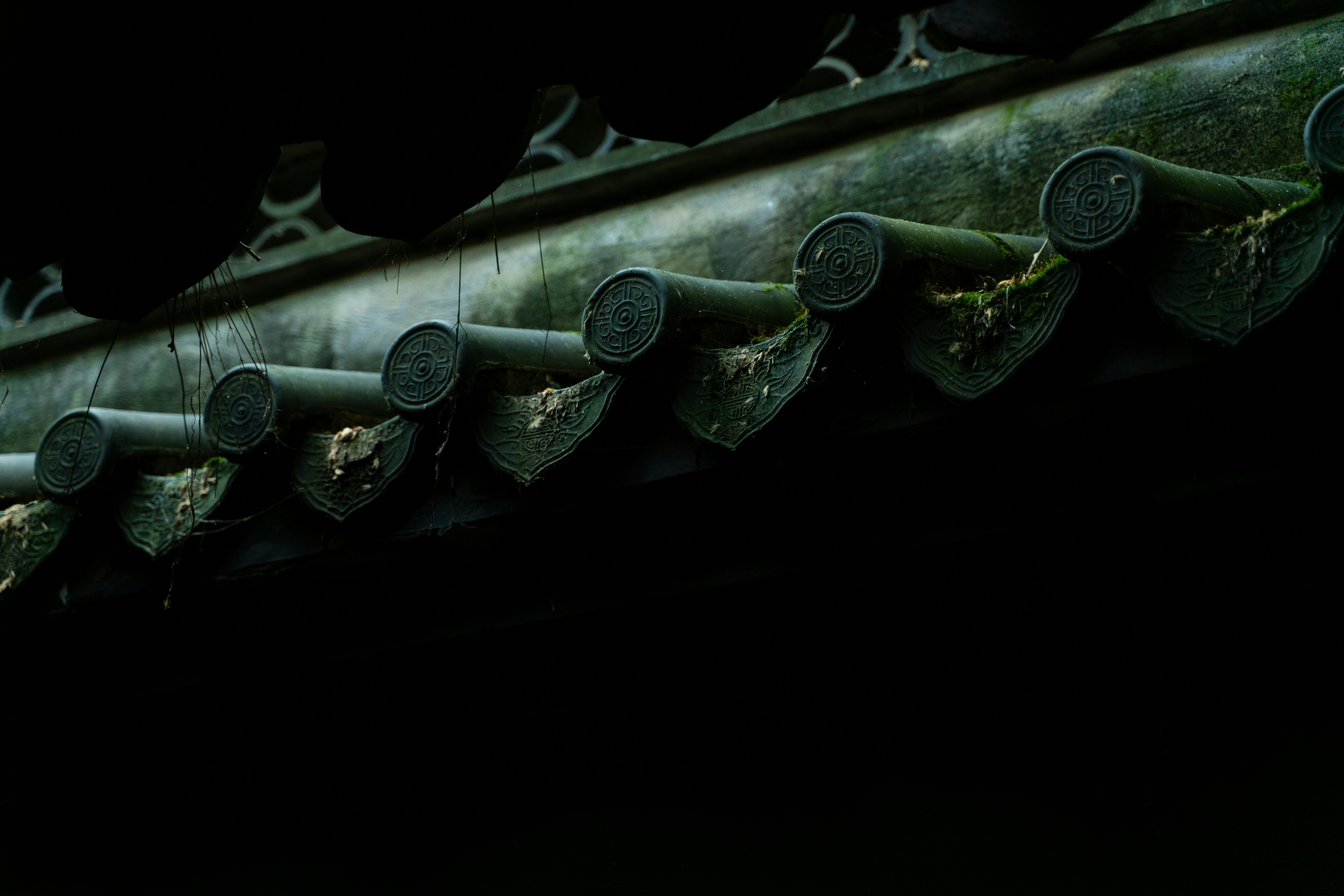 a close up of a row of bamboo poles