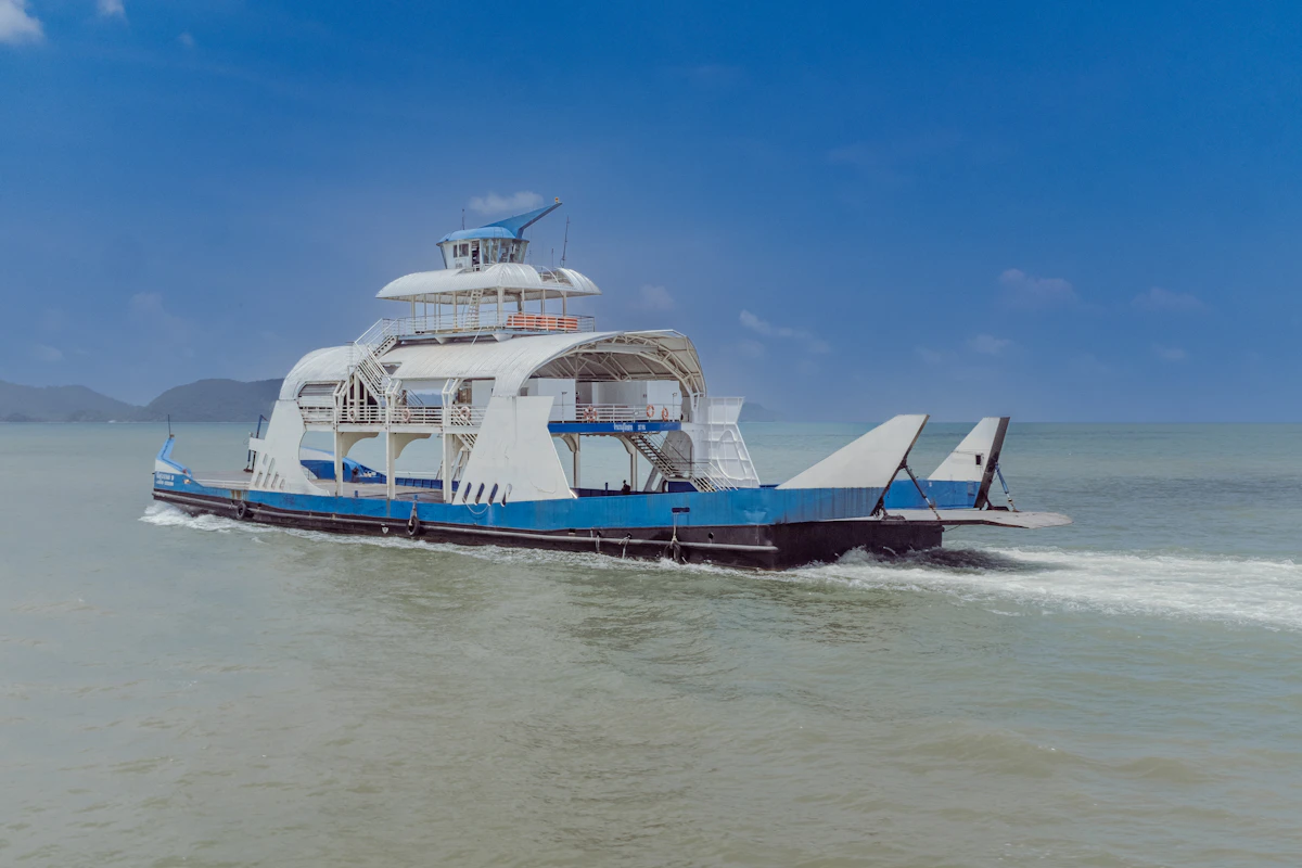 Kaimana Sky (42ft power catamaran)