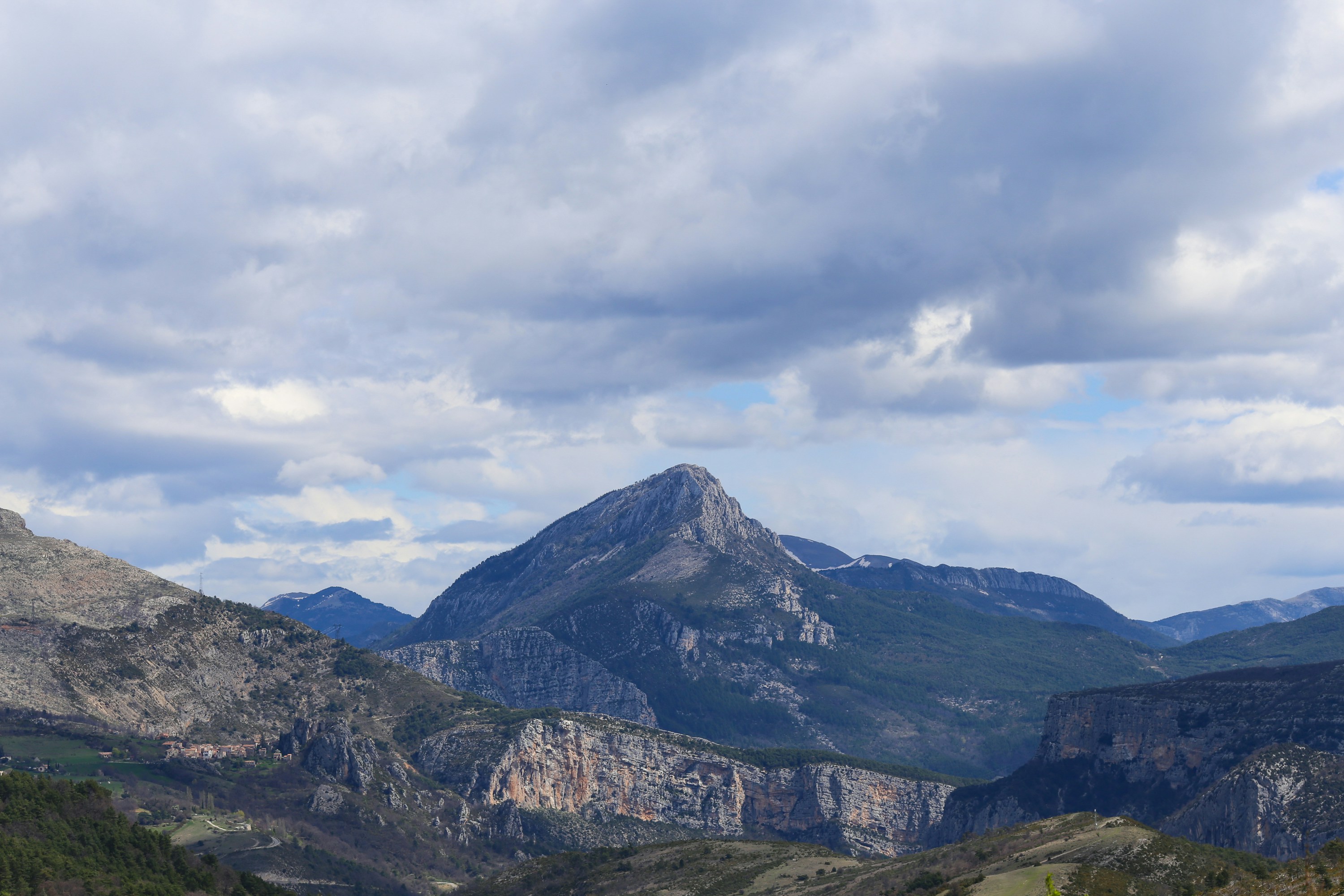 a view of a mountain range with a cloudy sky, 