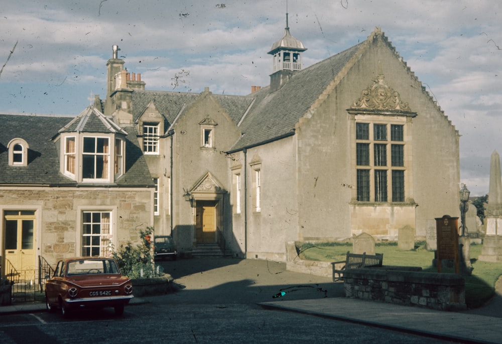 a car parked in front of a large building