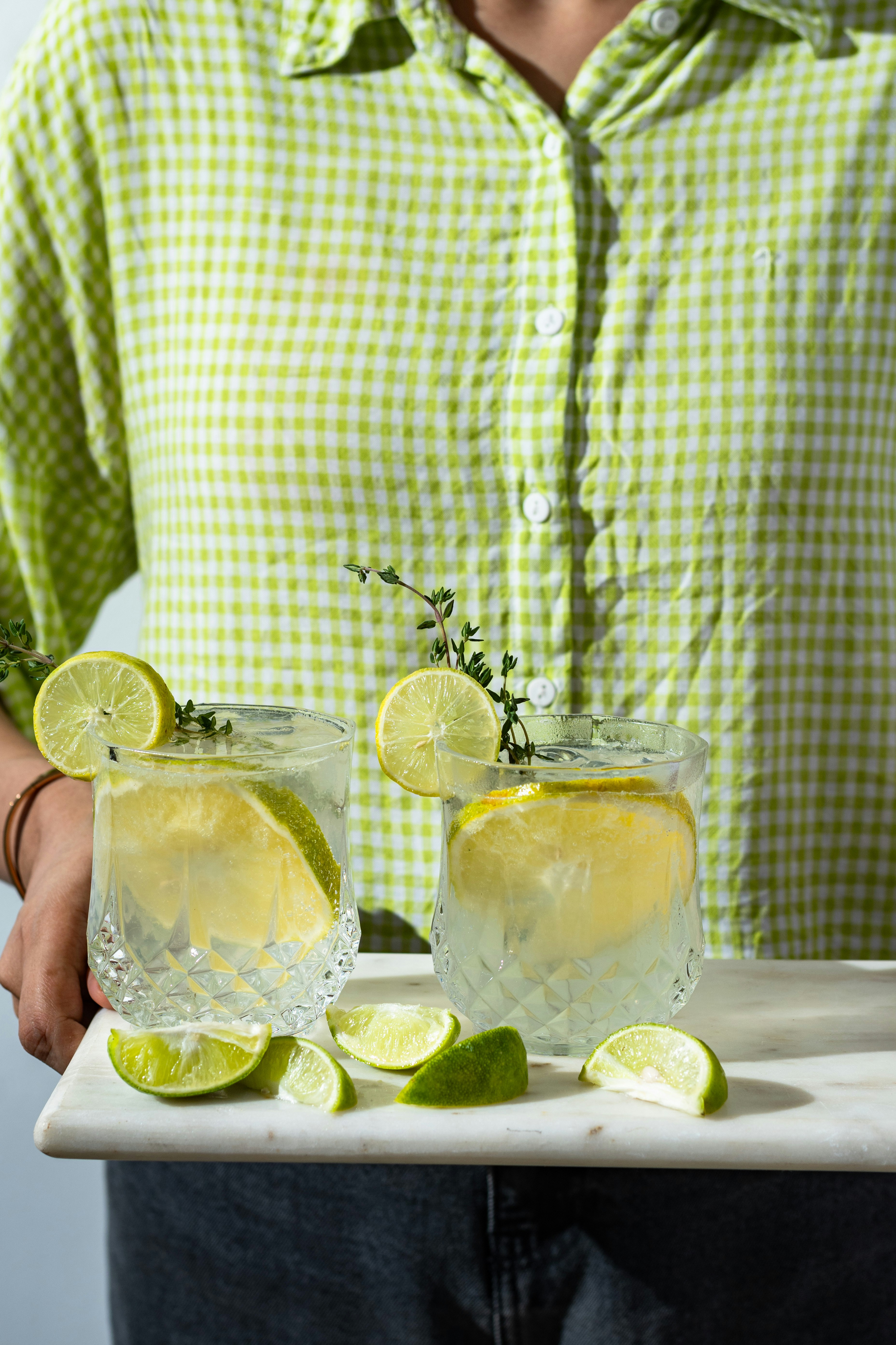 A man holding a tray with two glasses of lemonade photo – Free Food ...