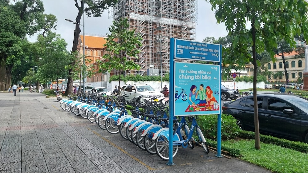 a row of bicycles parked next to each other on a sidewalk