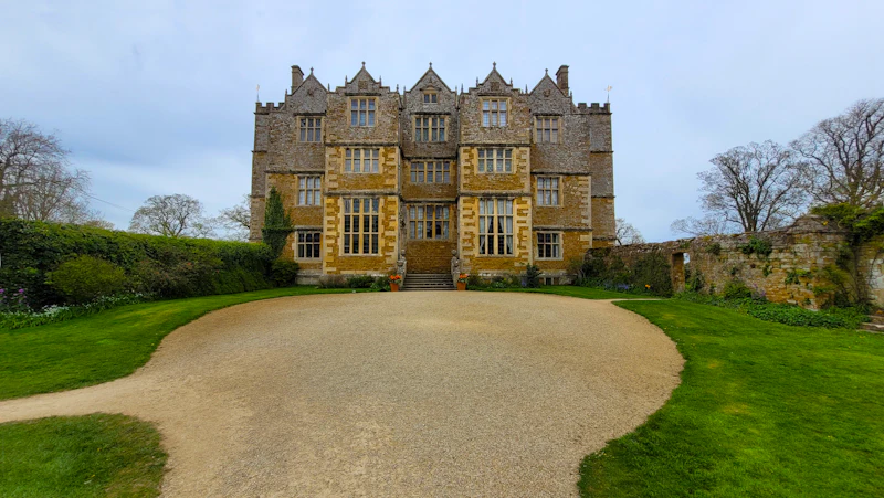 Honey-coloured stone country house at the end of a gravel sweep