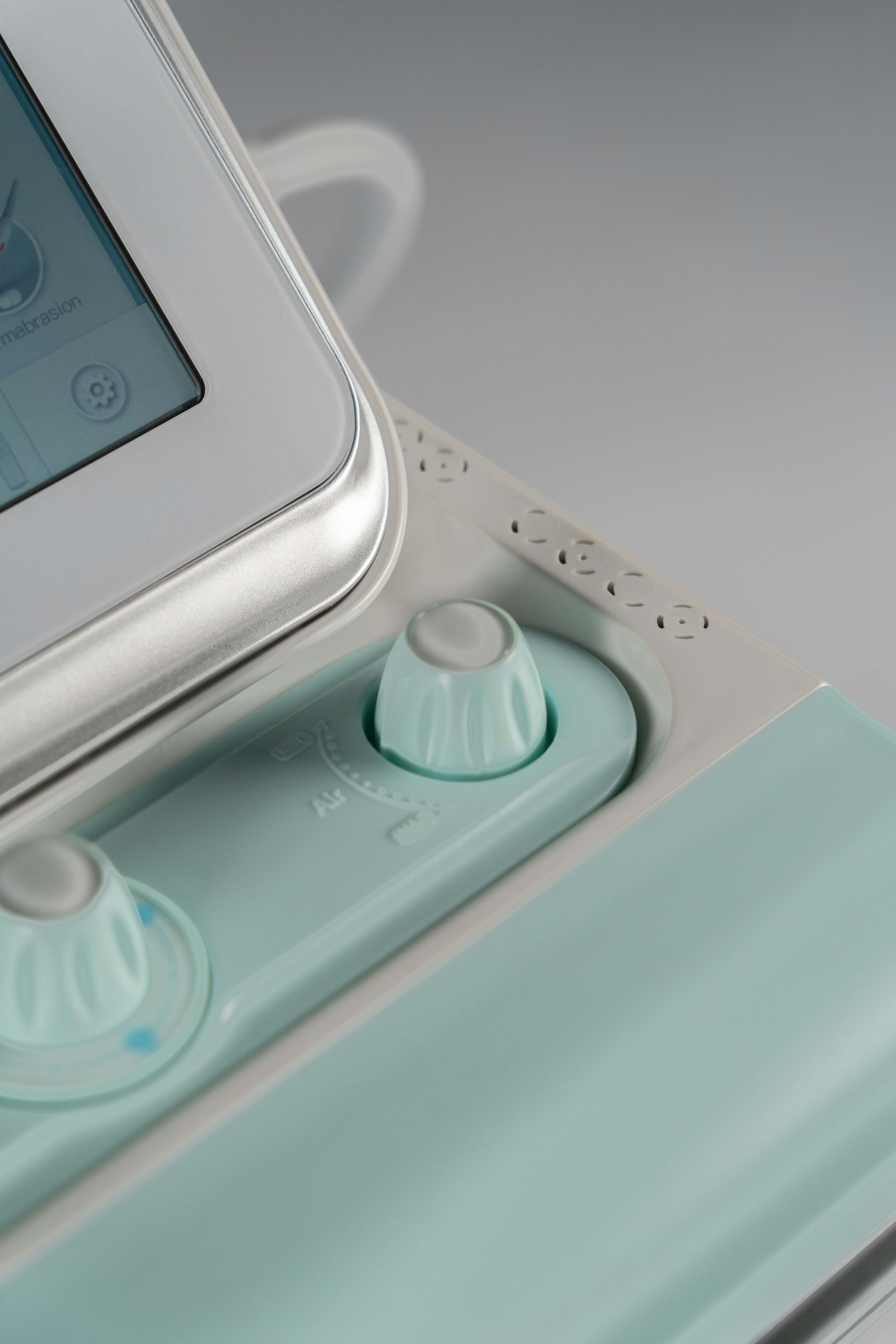 skincare digital screen, wallpaper, Protect Your Skin From Blue Light: The Guide to Digital Aging 5